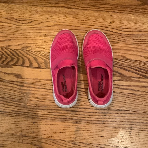 Child’s size 3 pink slides sneakers in good condition - Picture 1 of 2